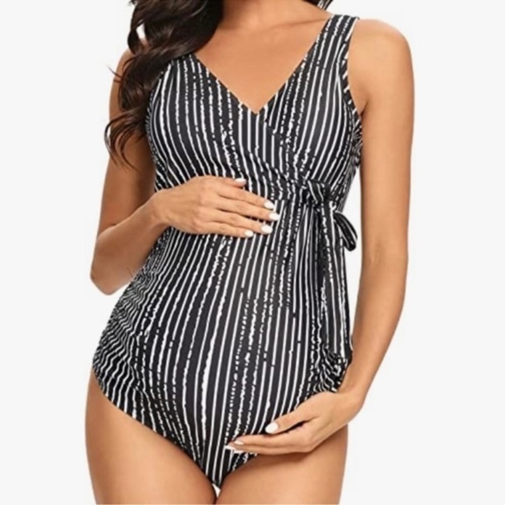 NWT Tempotrek Maternity Swimsuit Black &
White Size S